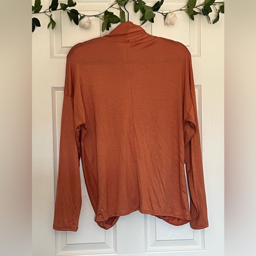 AMAZON Long Sleeve Auburn Top- Size M - Picture 2 of 3